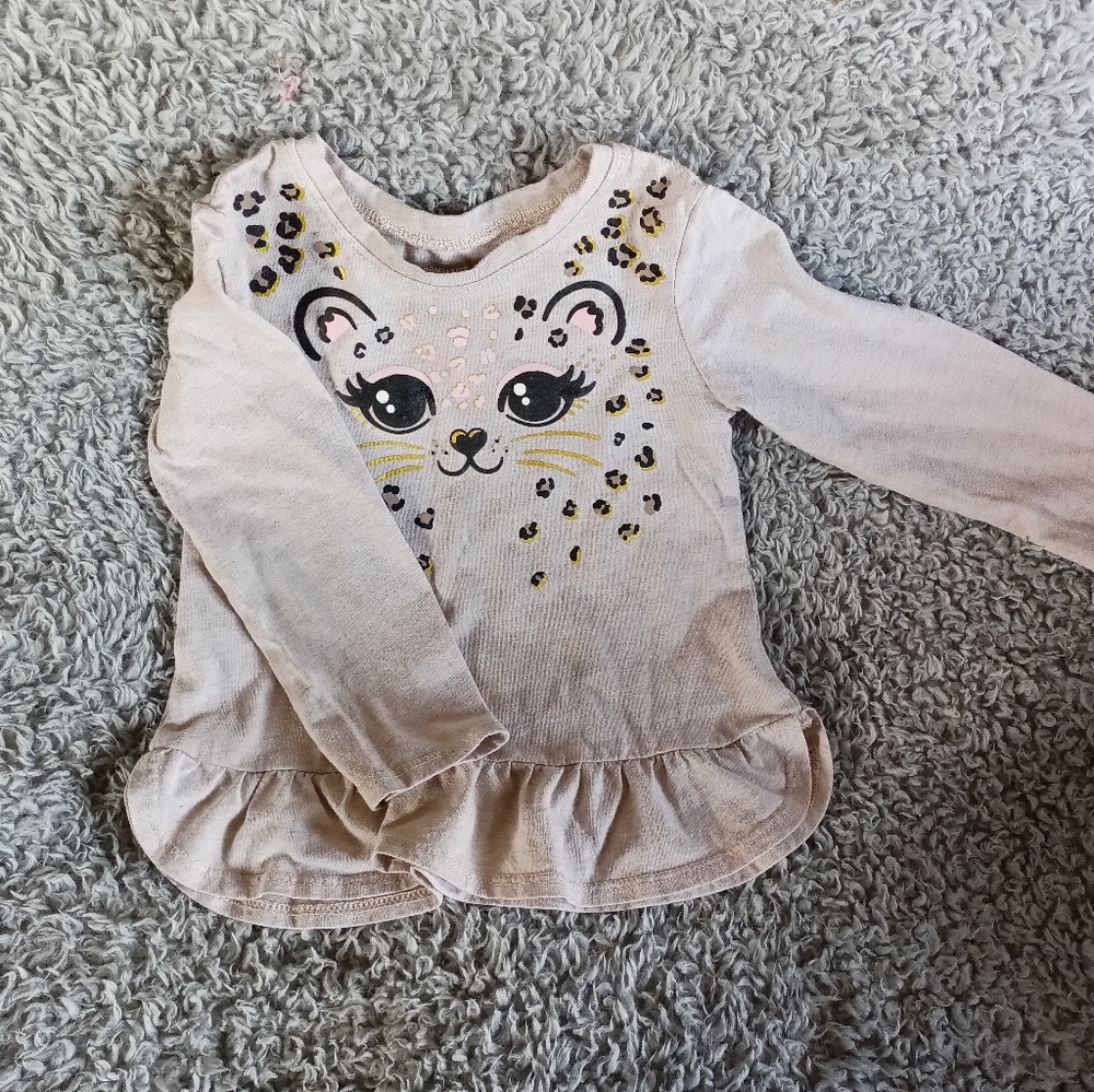 Long sleeve pullover.